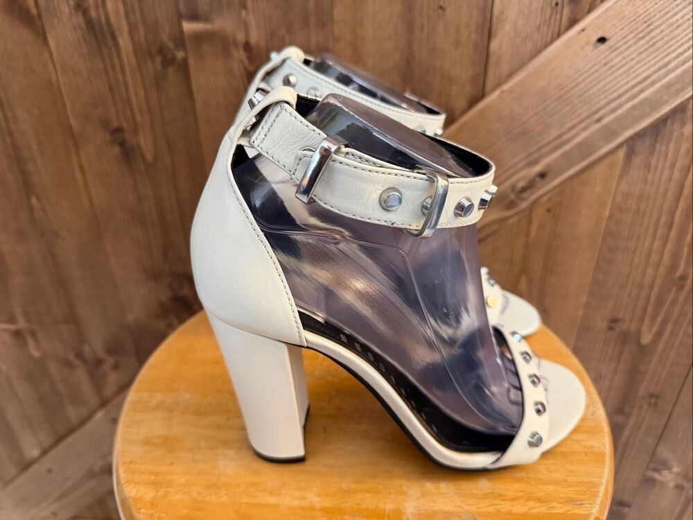 Dolce Vita Women’s Size 7.5 Ivory White Studded Ankle Strap Block Heel Sandals